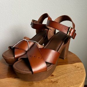 Universal Threads Brown Wedges